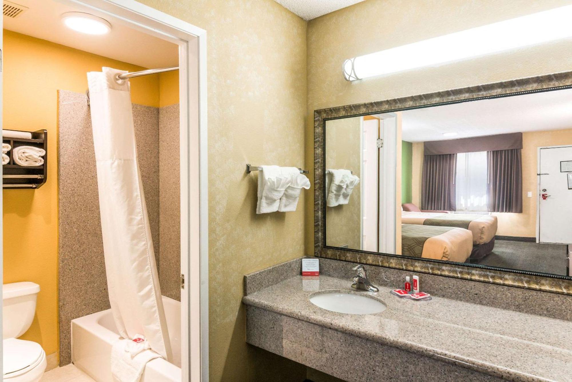 Econo Lodge Hesperia - Victorville I-15 Buitenkant foto